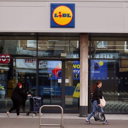 Lidl Revoluciona el Hogar: La Lámpara LED que Conquista Estancias y Bolsillos