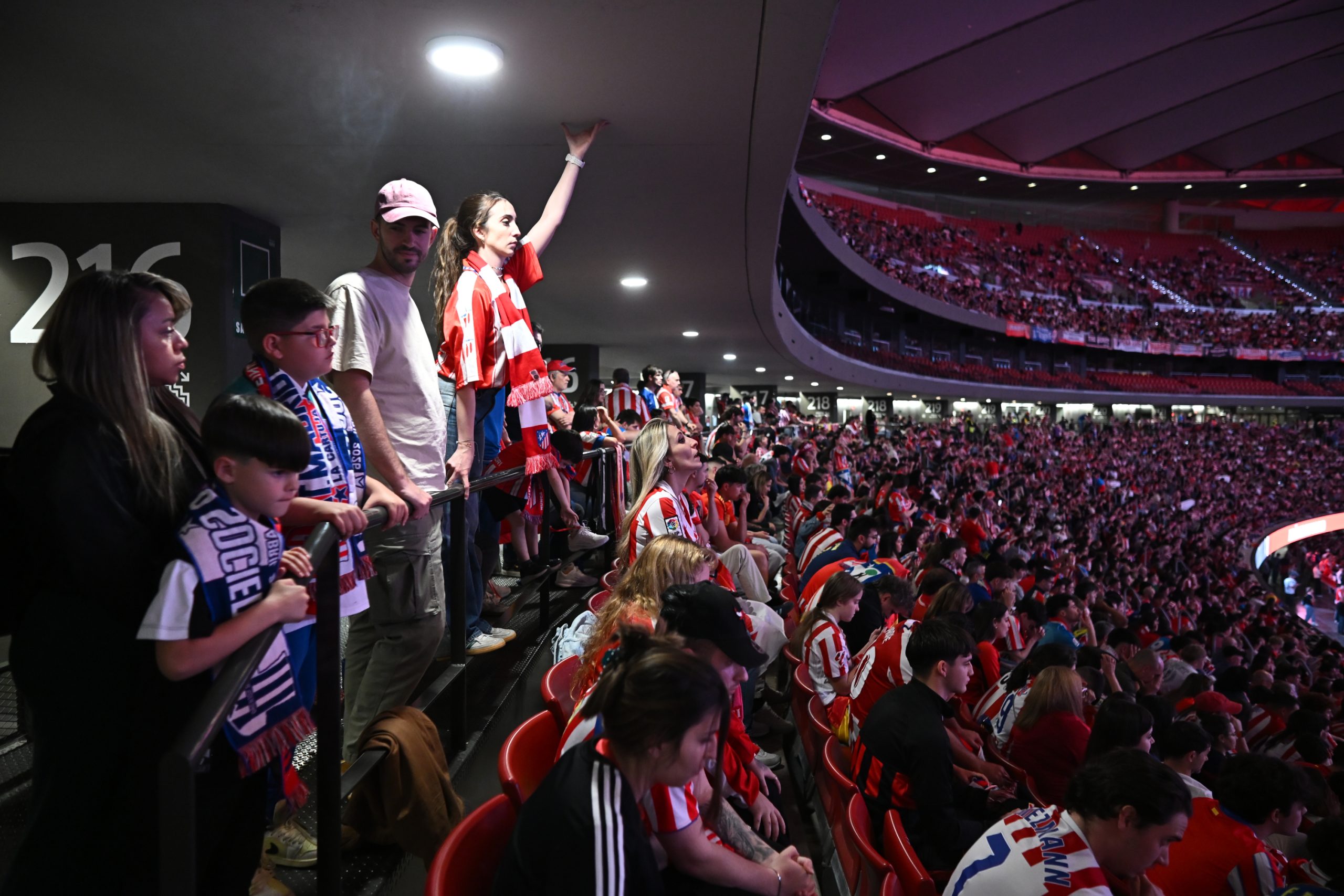 Atlético de Madrid, victim of a referee plot in the Champions League? The supporters groups explode against UEFA
