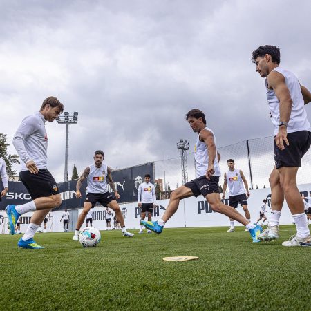 ¡Sorpresa en Mestalla! Pepelu, el centrocampista reconvertido que se erige como el nuevo muro defensivo del Valencia