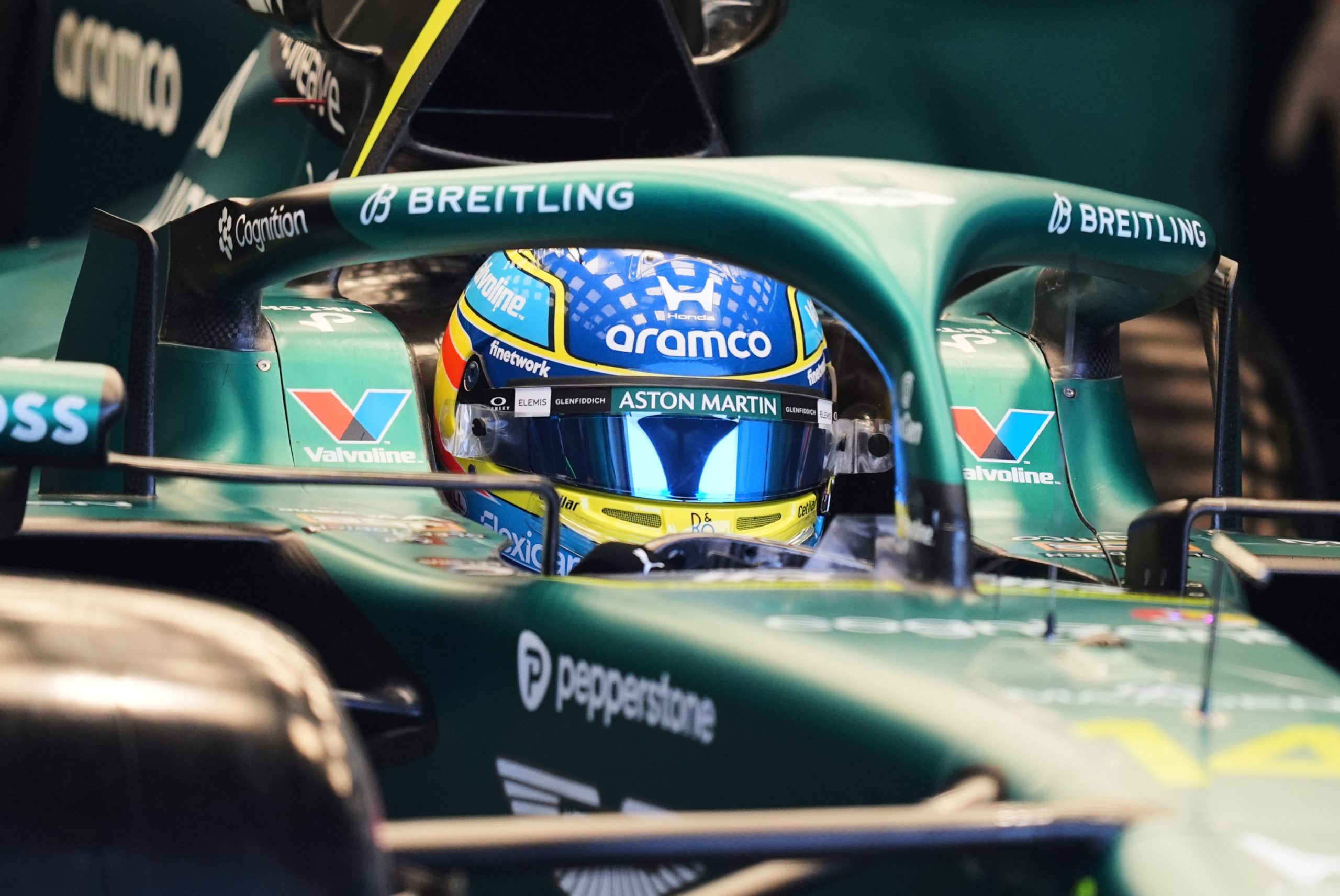 Alonso, entre la luz al final del túnel y las sombras persistentes en Aston Martin