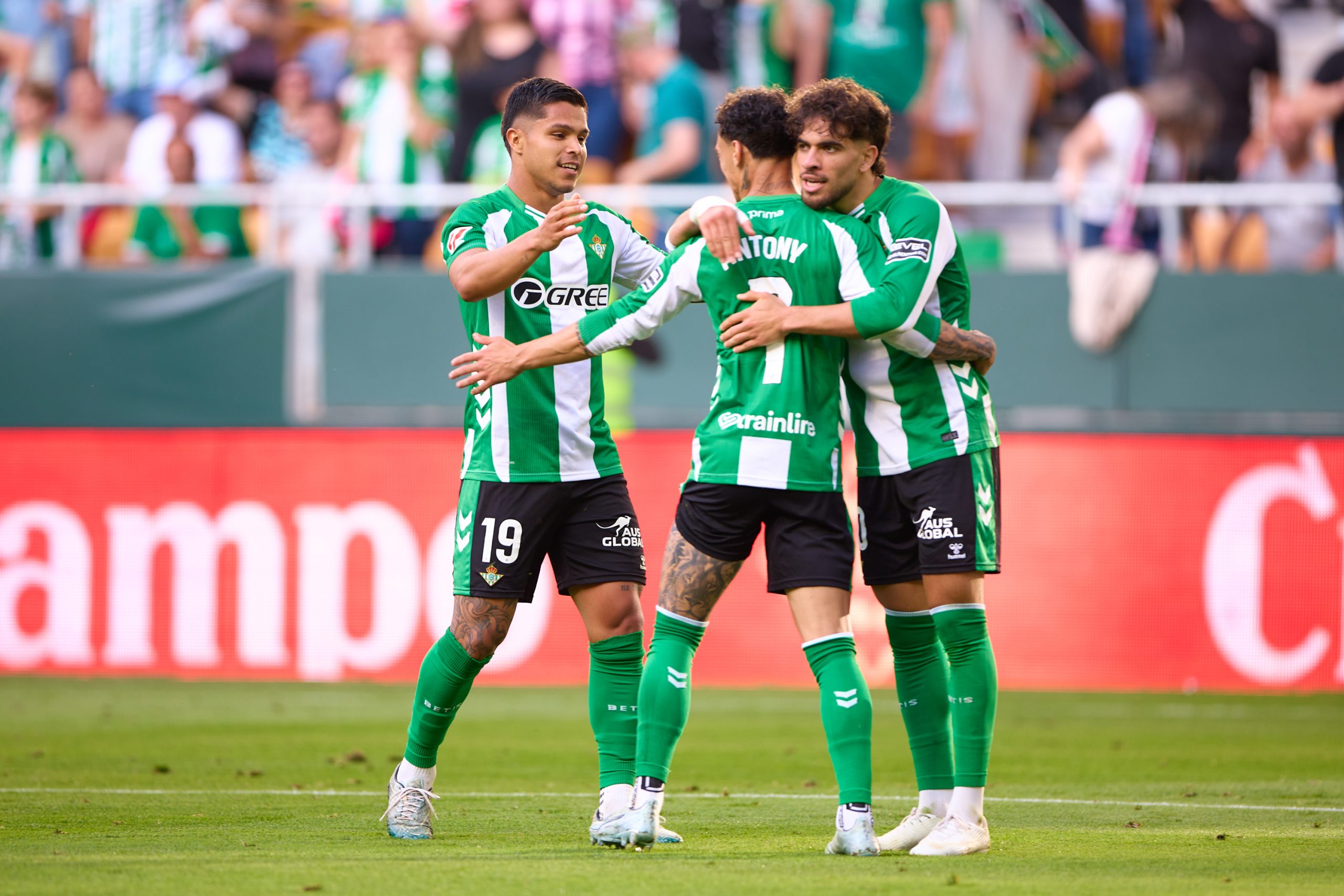 El Betis Sella una Victoria Clave Ante un Oviedo que Toca Fondo El Betis Sella una Victoria Clave Ante un Oviedo que Toca Fondo
