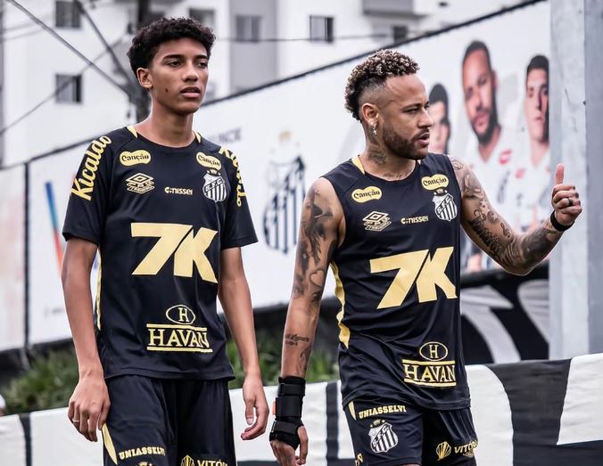El Abrazo que Silencia las Polémicas: Neymar y Robinho Jr. Sellan la Paz en el Santos