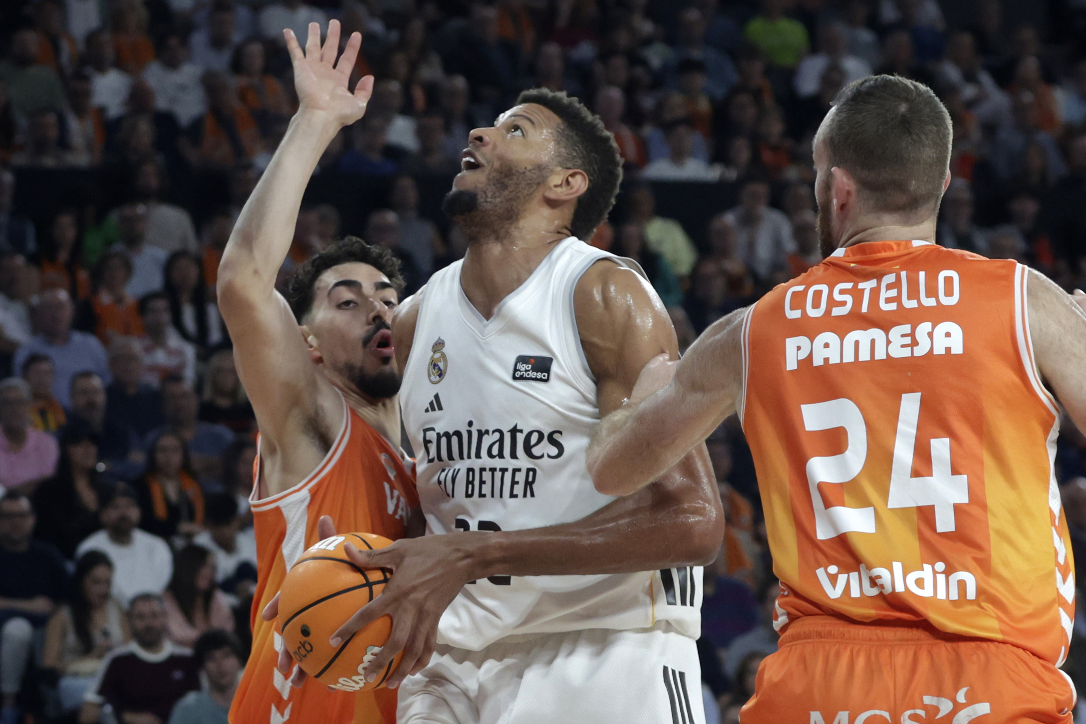 Euroliga al Rojo Vivo: Los Playoff se Intensifican con Sorpresas y Bajas Cruciales